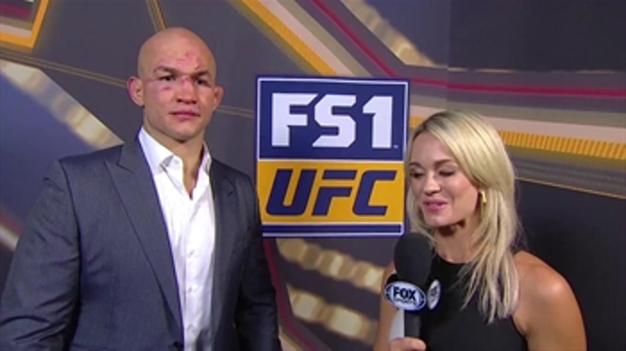 Junior Dos Santos stops and talks with Laura Sanko | INTERVIEW | UFC FIGHT NIGHT
