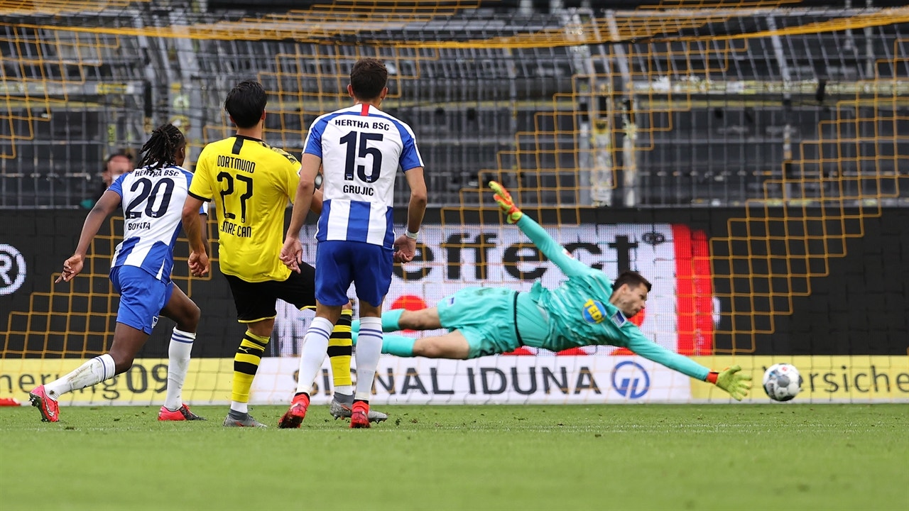 Dortmund breaks through for tie-breaking goal vs. Hertha with title hopes on the line