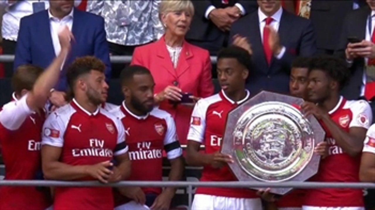 Arsenal celebrate with the trophy ' 2017 FA Community Shield