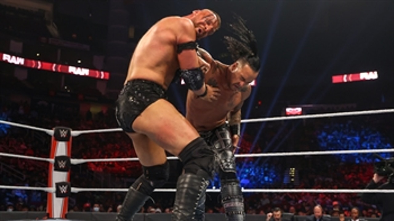 Damian Priest pummels T-BAR following Championship Contender Match: Raw, Oct. 25, 2021