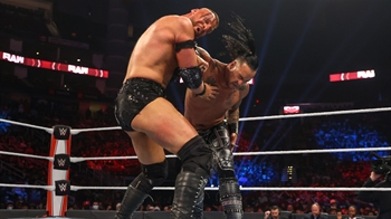 Damian Priest pummels T-BAR following Championship Contender Match: Raw, Oct. 25, 2021