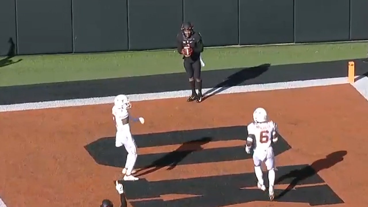 Oklahoma State's Landon Wolf scores 5-yard touchdown, Cowboys lead Texas, 14-7