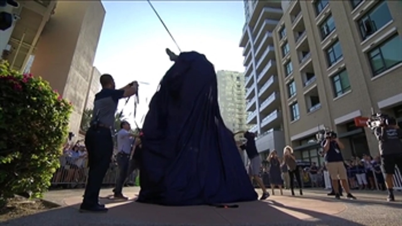 Trevor Hoffman's statue is unveiled at Petco Park