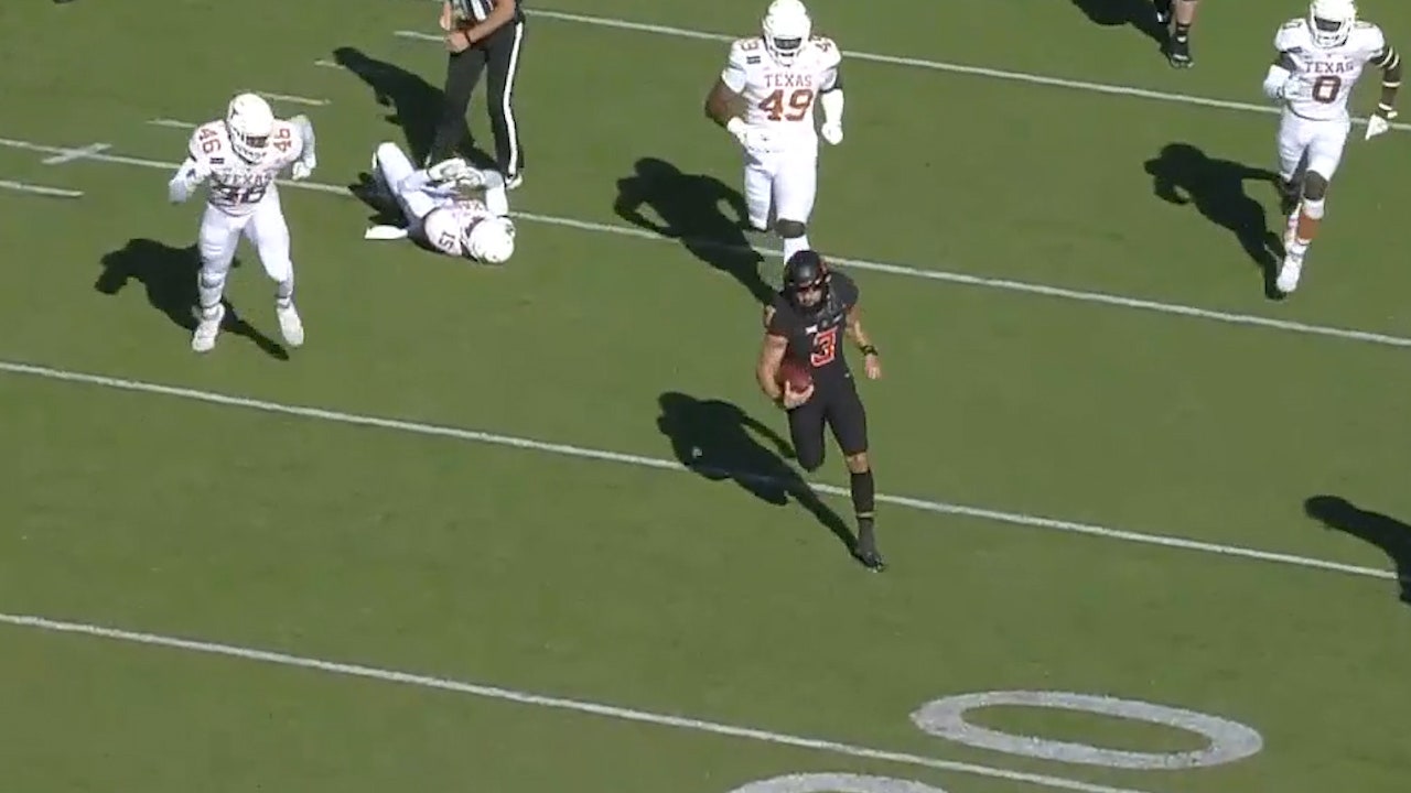 Spencer Sanders scampers for 36-yards, leads to Chuba Hubbard TD, Cowboys lead Longhorns, 21-17
