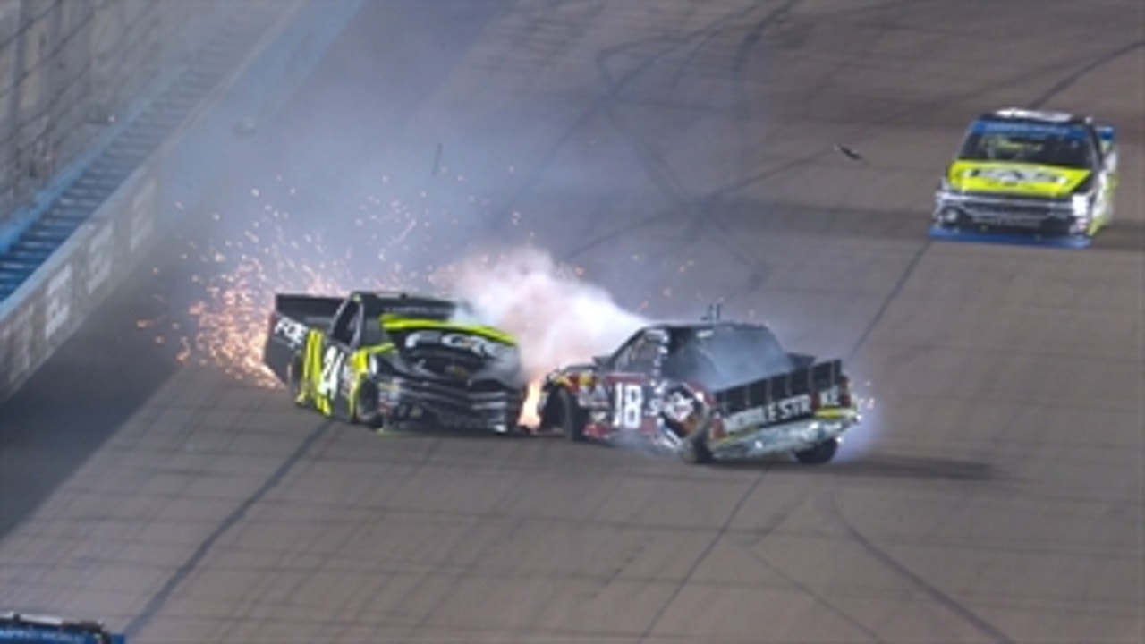 Christopher Bell and Noah Gragson wreck late racing for the lead | 2017 TRUCK SERIES | FOX NASCAR