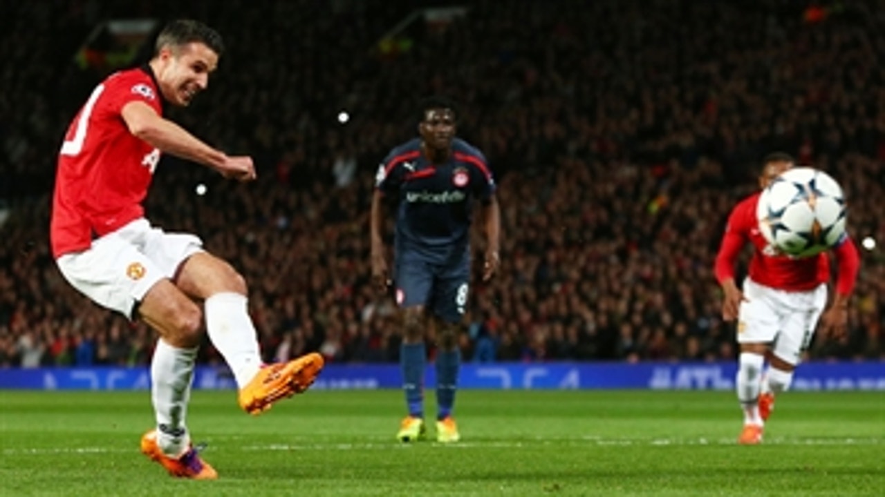 Van Persie goal lifts Manchester United