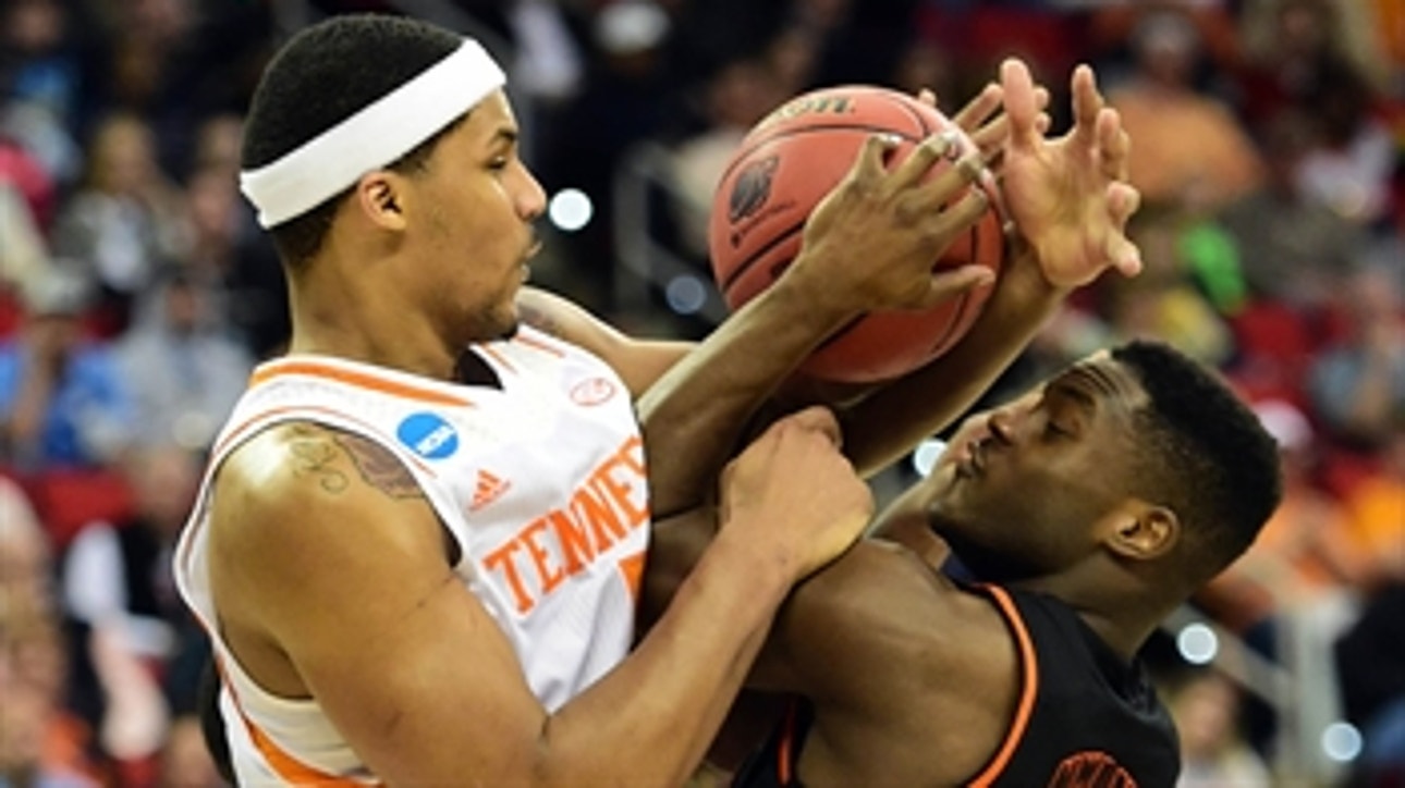 Tennessee bounces Mercer to advance