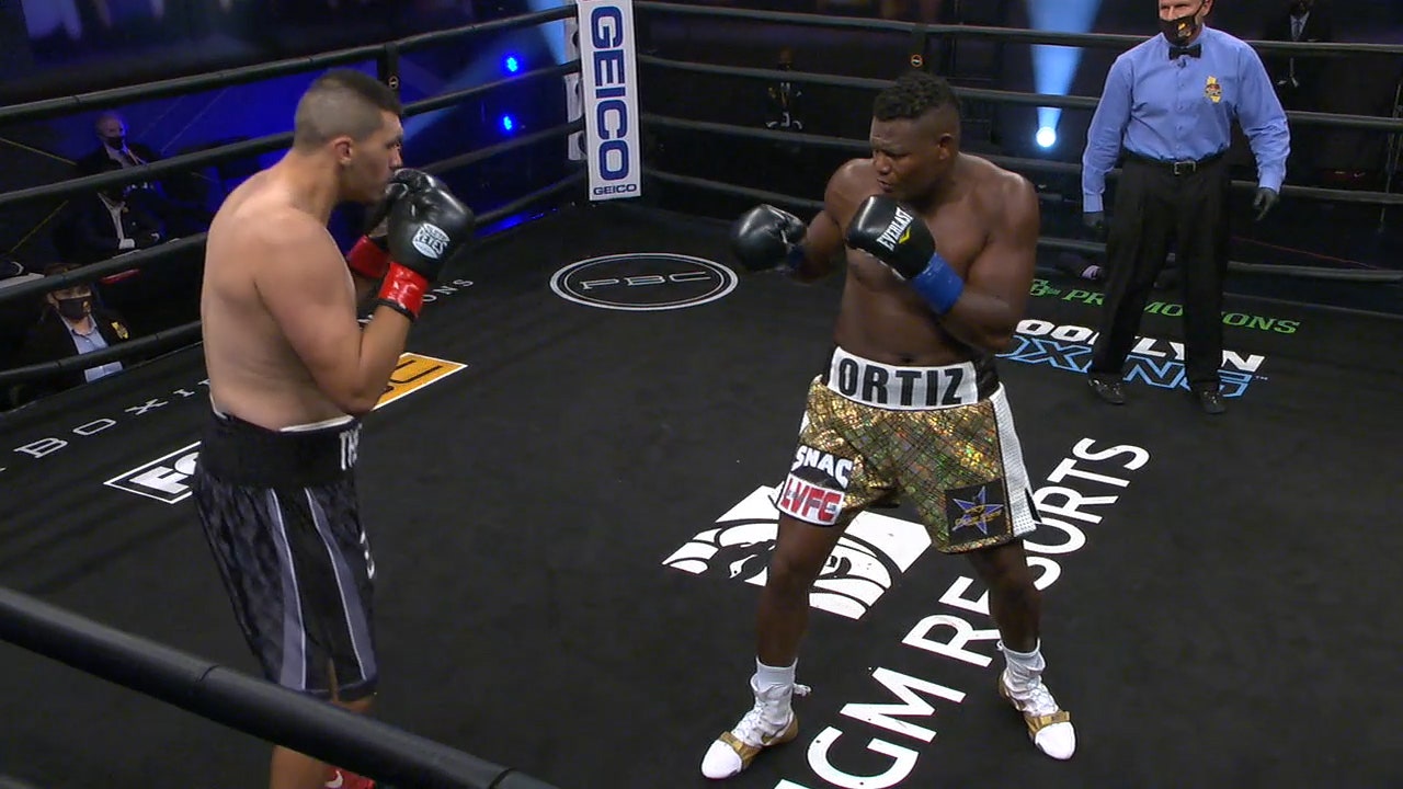 Luis "King Kong" Ortiz drops Alexander Flores  within seconds of opening bell