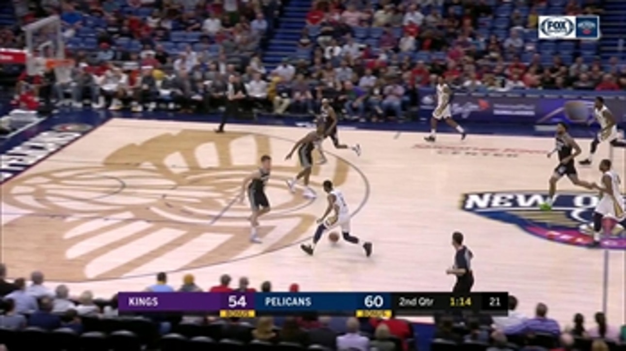 HIGHLIGHTS: Julius Randle battling in the paint, goes up to dunk it