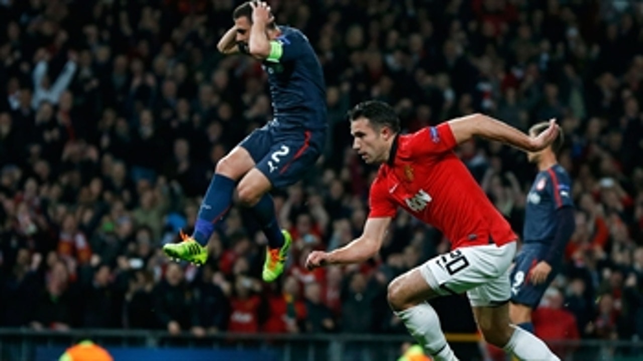 Van Persie doubles Manchester United's lead