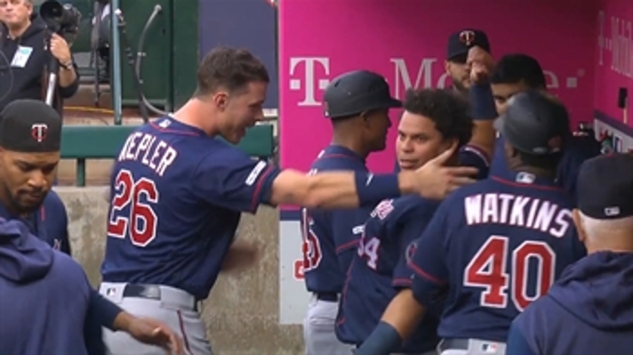 Digital Extra: Celebrate National Handshake Day with the Twins