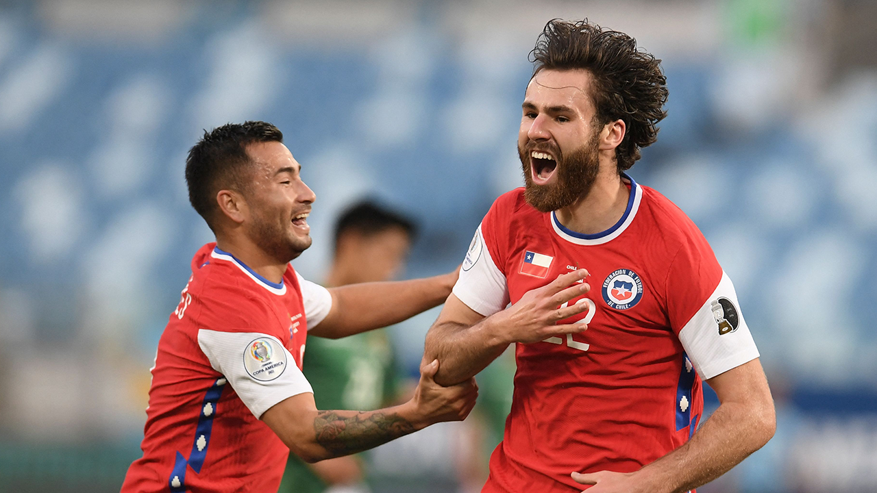 Ben Brereton gives Chile an early 1-0 lead over Bolivia
