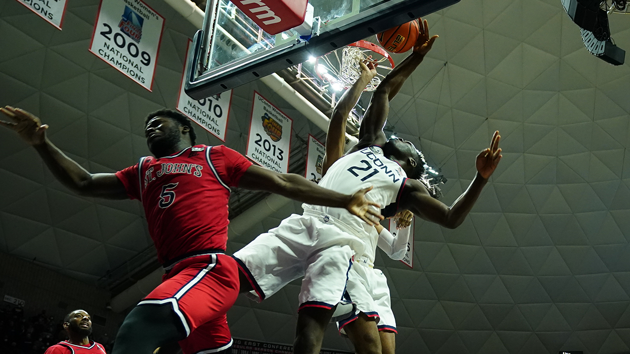 Adama Sanogo puts up 26 point, 18 rebound double-double to lead UConn past St. John's in overtime, 86-78