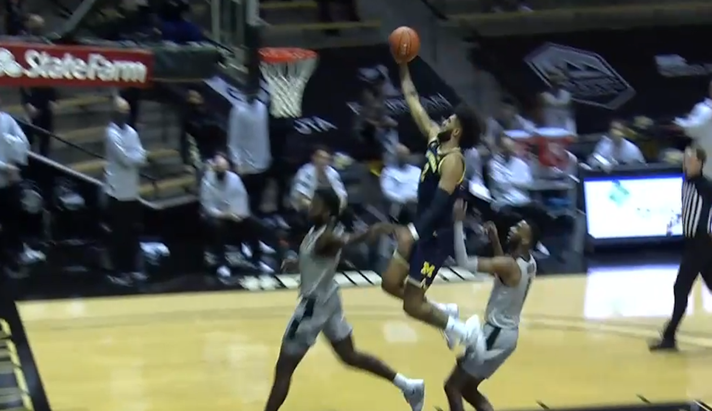 Isaiah Livers&#8217; red hot first-half leads Michigan to 34-21 halftime lead over Purdue