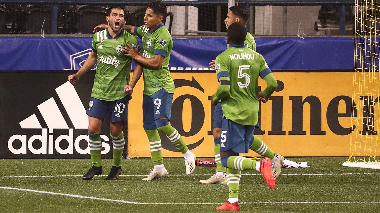 Nicolás Lodeiro scores two as sounders shutout LAFC 3-0