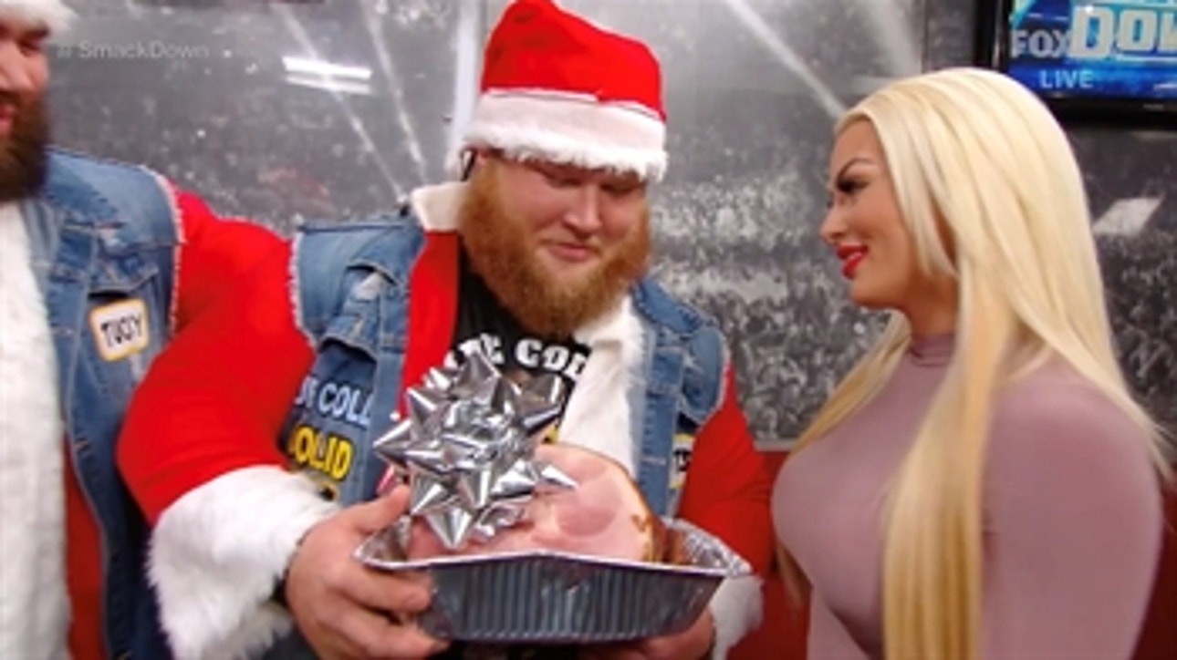 Otis defends Mandy's Xmas ham in the "Miracle on 34th Street Fight" vs. The Revival