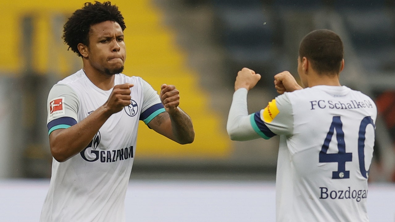 Weston McKennie helps Schalke claw within one with crafty header