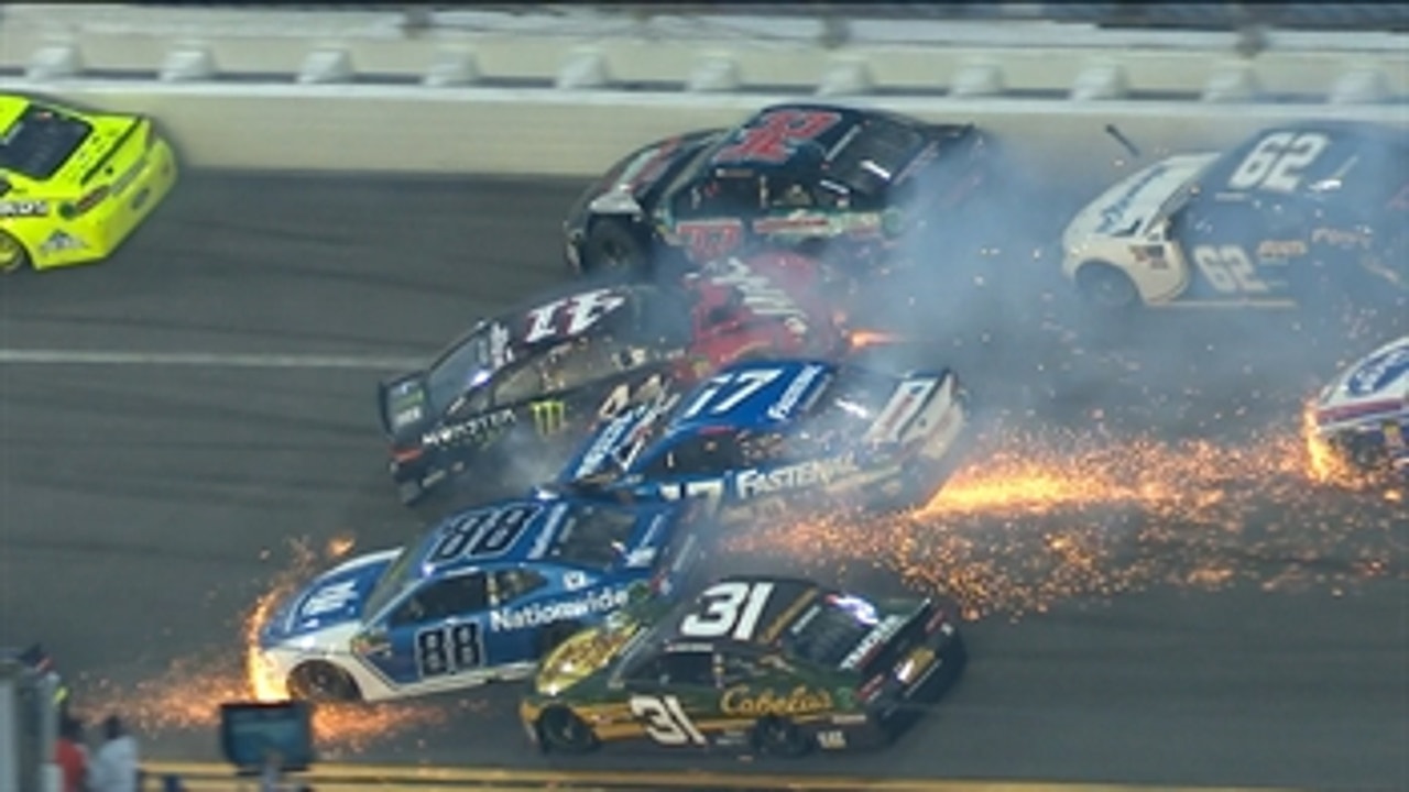 Kurt Busch & Alex Bowman collected in massive late wreck | 2018 DAYTONA 500 | FOX NASCAR
