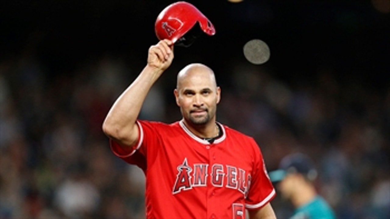 Frank Thomas and Eric Karros react to Albert Pujols collecting his 3,000th career hit