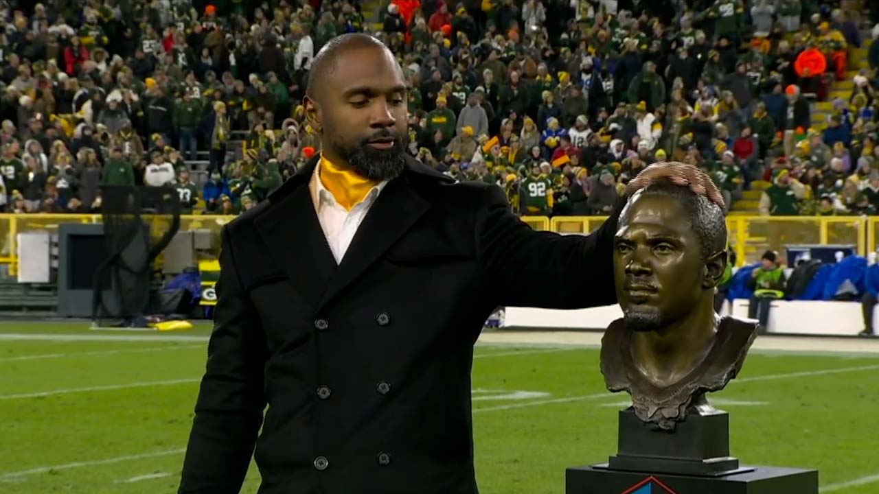 Charles Woodson receives Hall of Fame honors at Packers' Lambeau Field