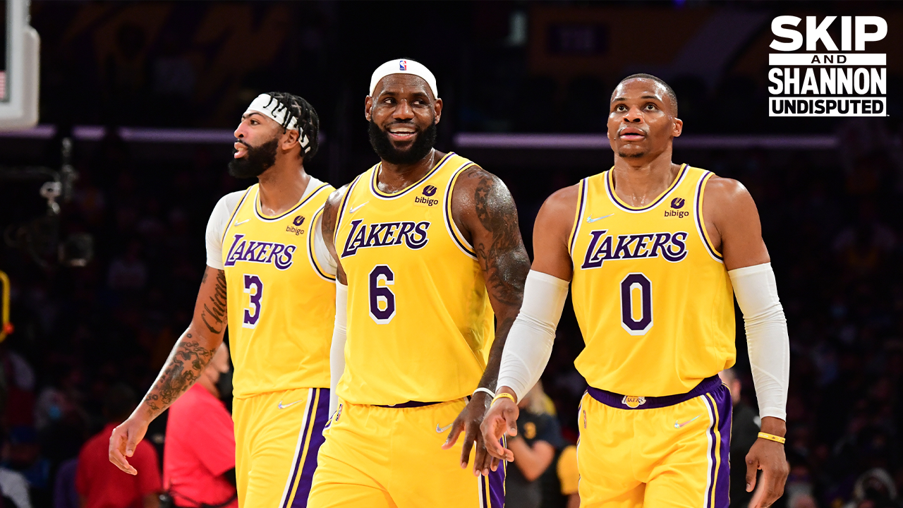 Shannon Sharpe: Lakers looked like a “fire drill” while debuting new Big 3 in loss to Warriors I UNDISPUTED