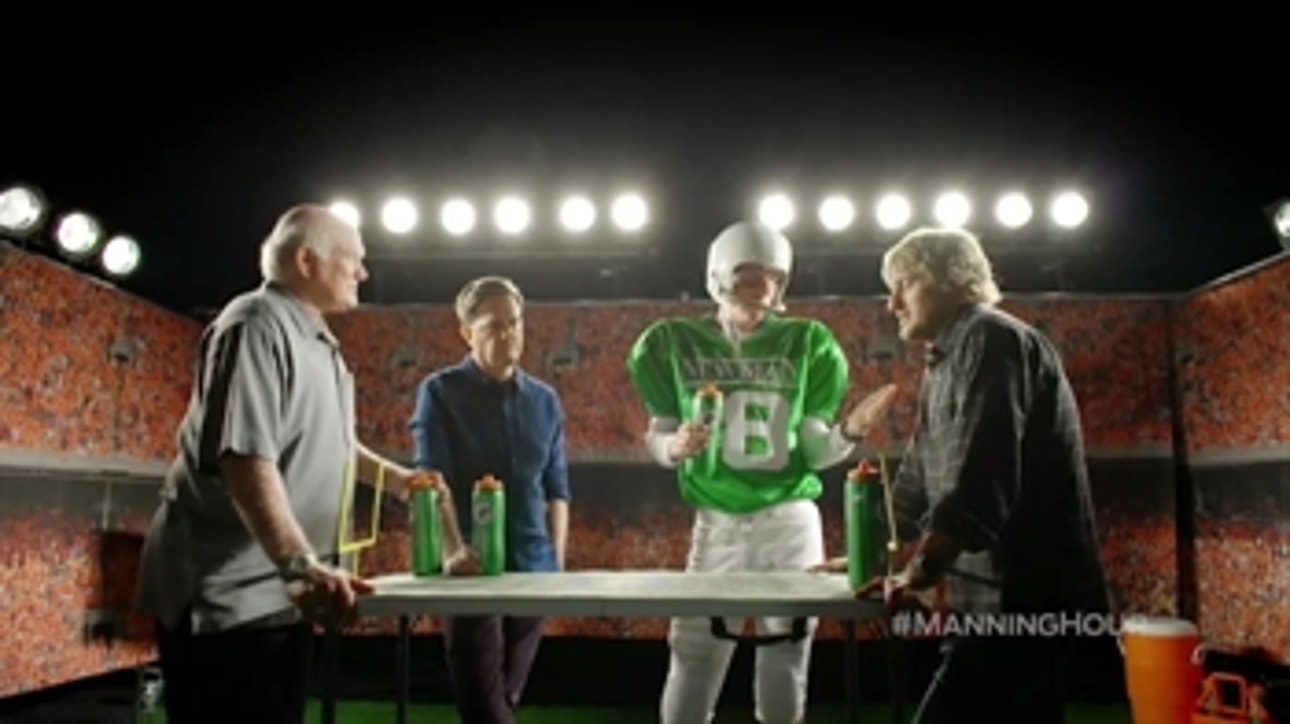 Owen Wilson, Terry Bradshaw and Ed Helms faceoff in paper football ' Manning Hour