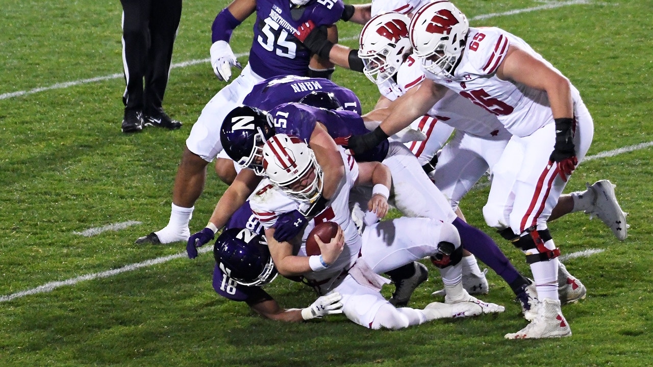 No. 19 Northwestern shuts down No. 10 Wisconsin, 17-7, to remain undefeated