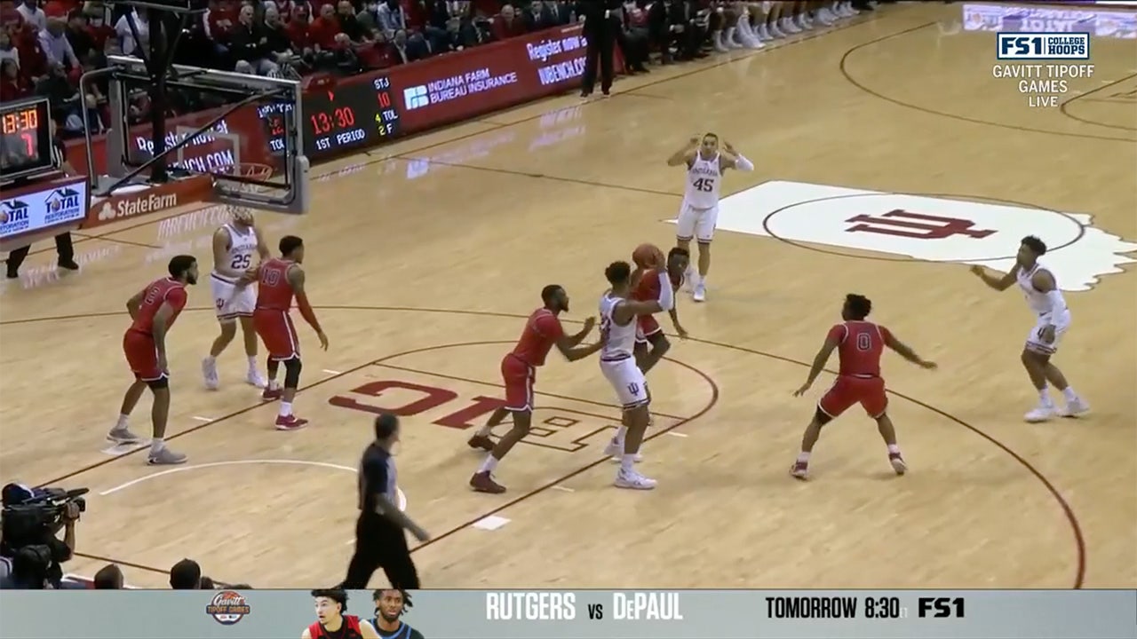 Indiana's Trayce Jackson-Davis channels his inner Hakeem Olajuwon with impressive post-spin and poster dunk