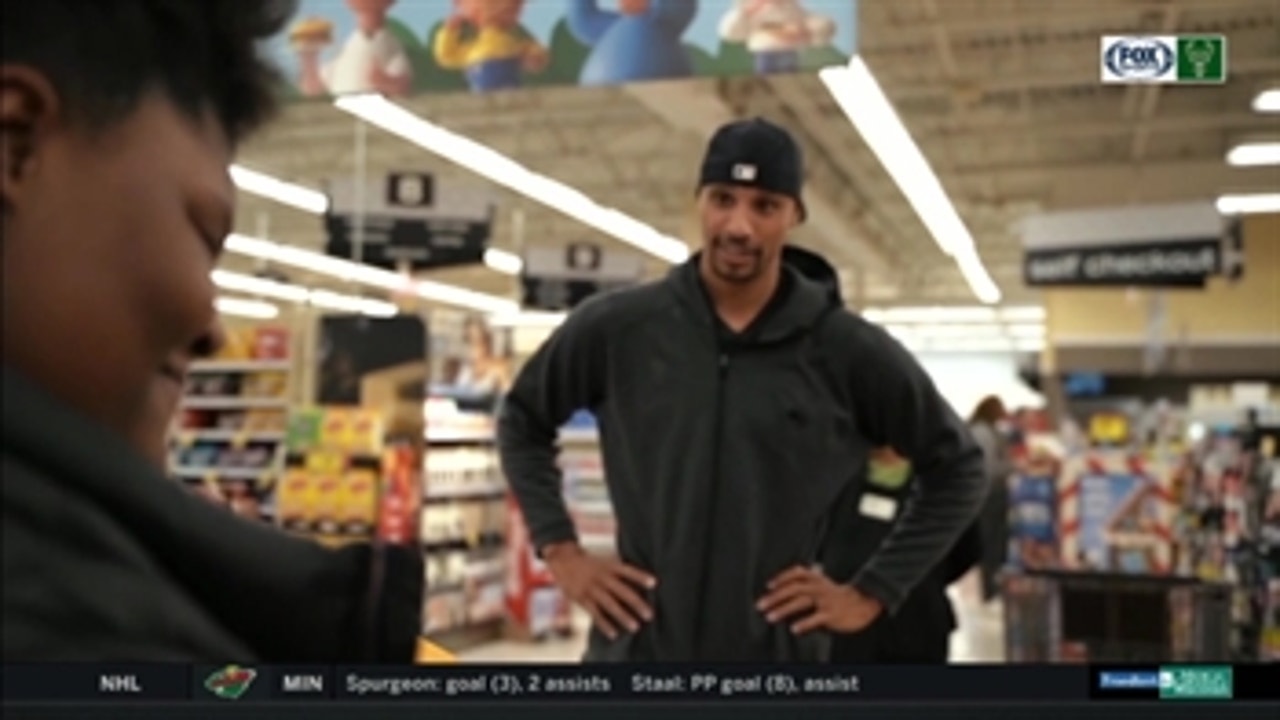 George Hill Surprises Shoppers, Buys Thanksgiving Dinners Photo