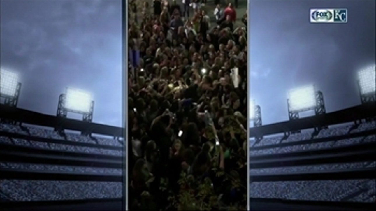 Hosmer mobbed by fans after Bieber concert