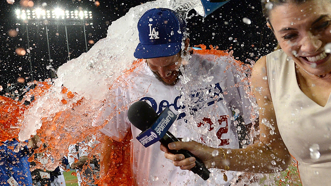 Mattingly reacts after Kershaw's no-hitter