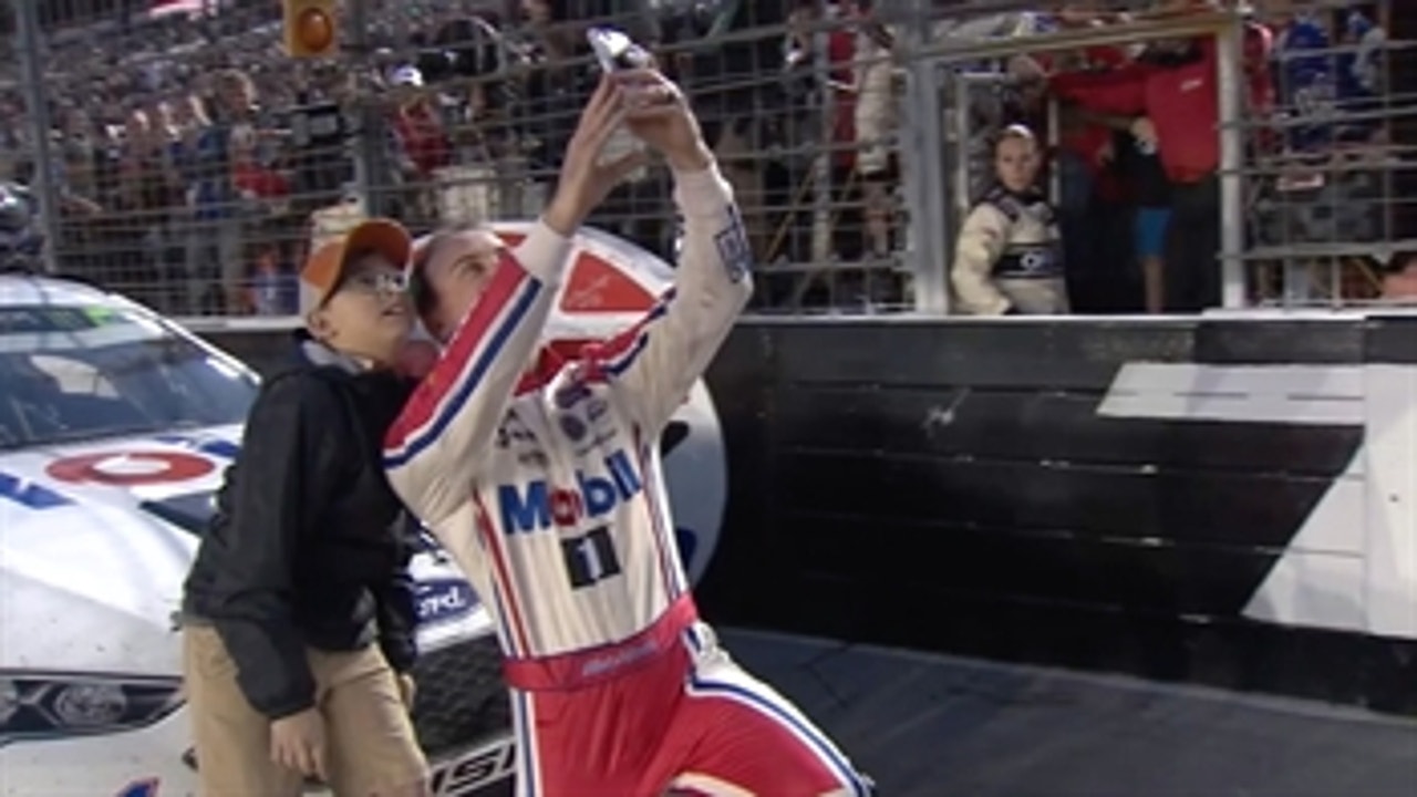 Motte's Minute: 'Selfie Kid' steals the show at Texas