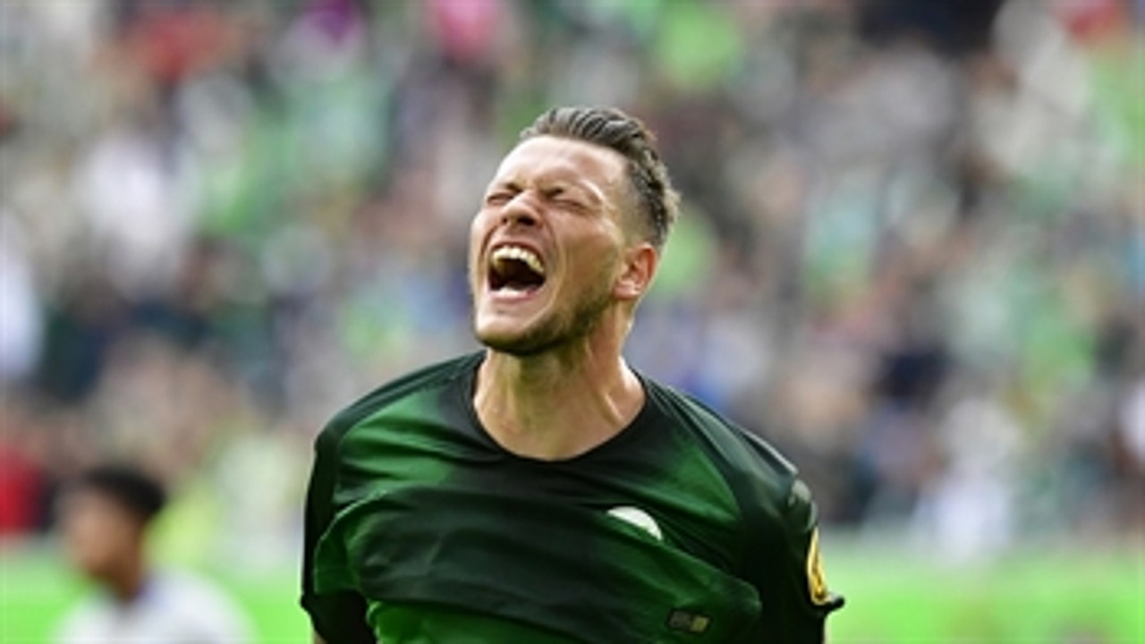 Wolfsburg's Daniel Ginczek scores late goal for a win vs. Schalke 04 ' 2018-19 Bundesliga Highlights