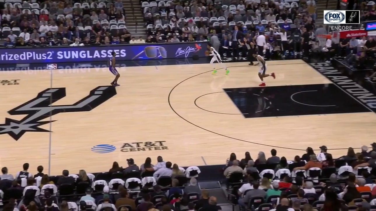 WATCH: Jakob Poeltl Goes Up for An Easy Layup | Spurs ENCORE