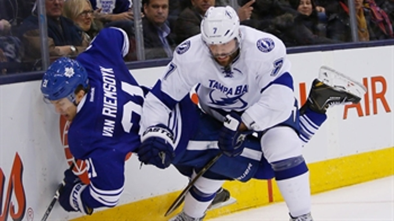 Lightning edged by Maple Leafs