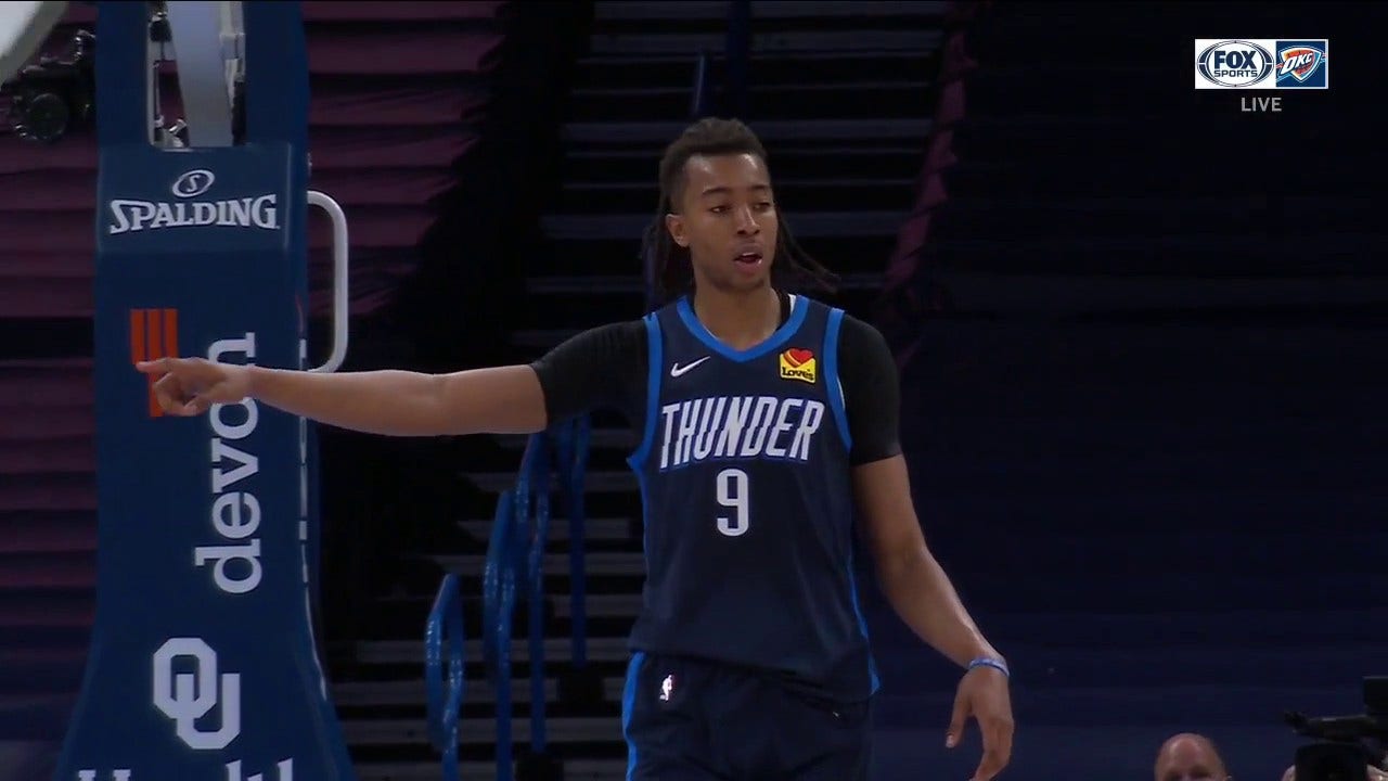HIGHLIGHTS: Moses Brown Doing Work in the Paint