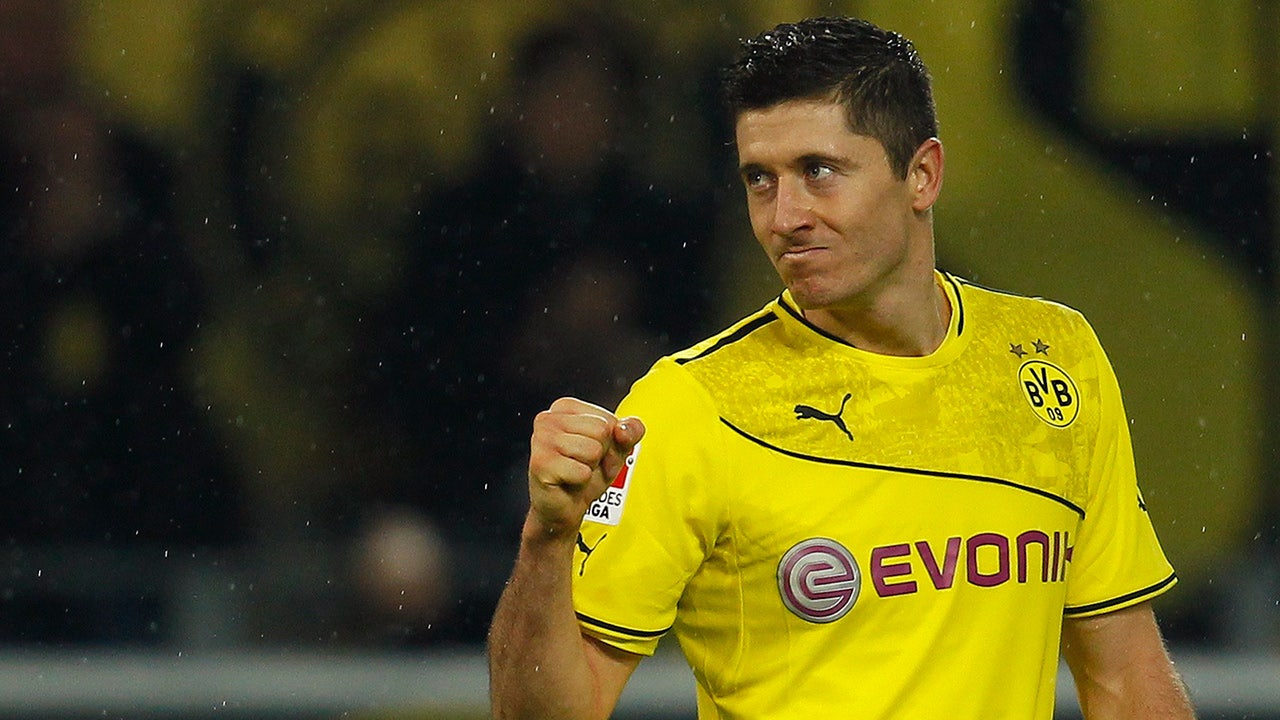 Lewandowski scores early for Dortmund