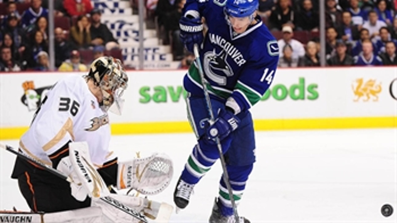 Ducks' Gibson shuts out Canucks in NHL debut