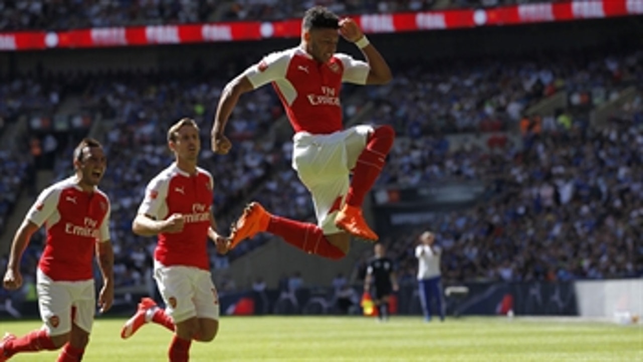 Oxlade-Chamberlain gives Arsenal 1-0 lead - 2015 Community Shield Highlights