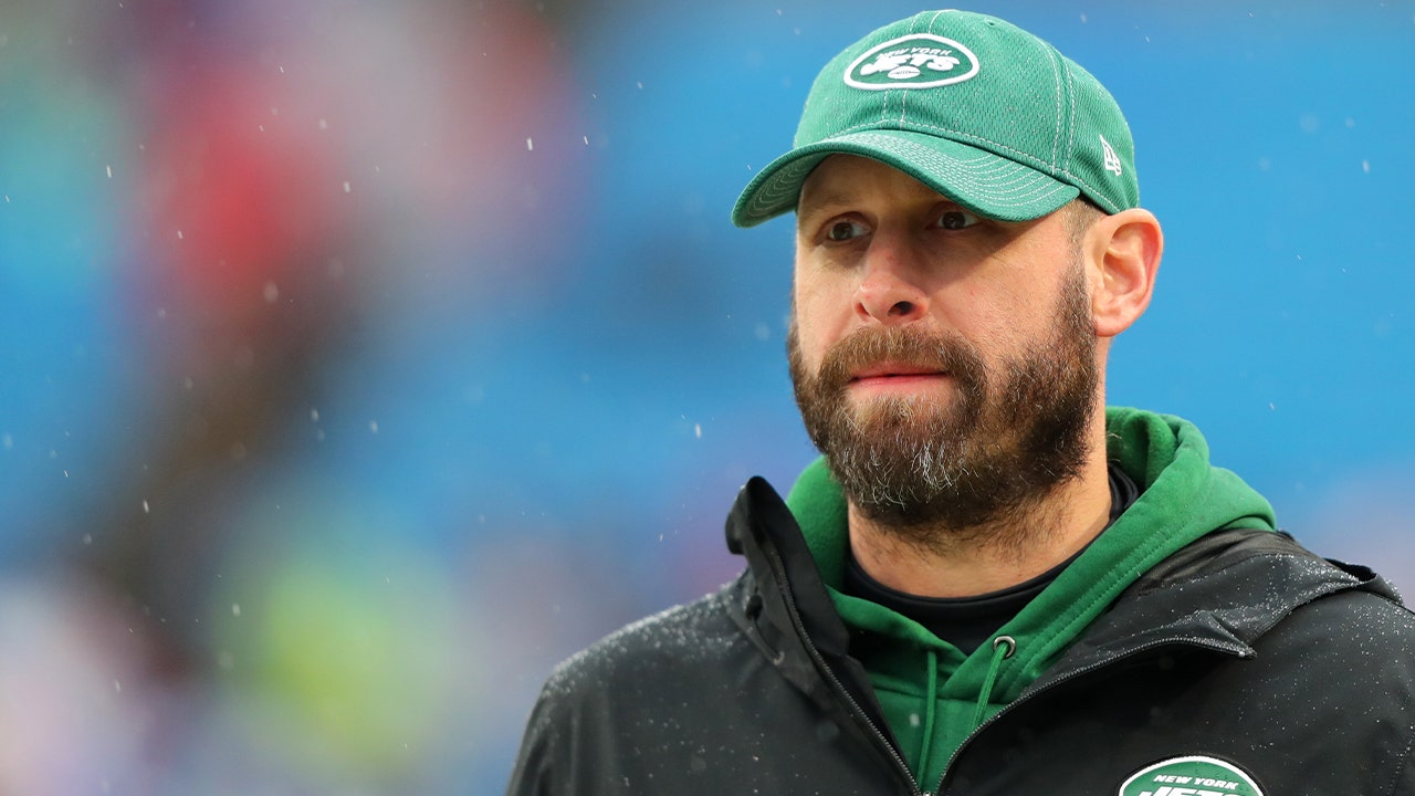 Colin Cowherd weighs in on reports that Adam Gase is in talks with Seattle for open OC spot ' THE HERD
