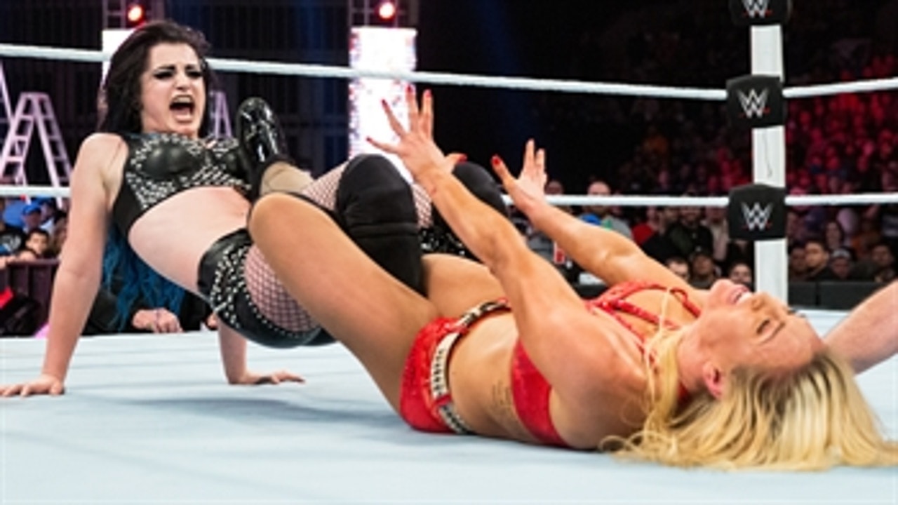 Charlotte vs. Paige - Divas Title Match: WWE TLC 2015 (Full Match)