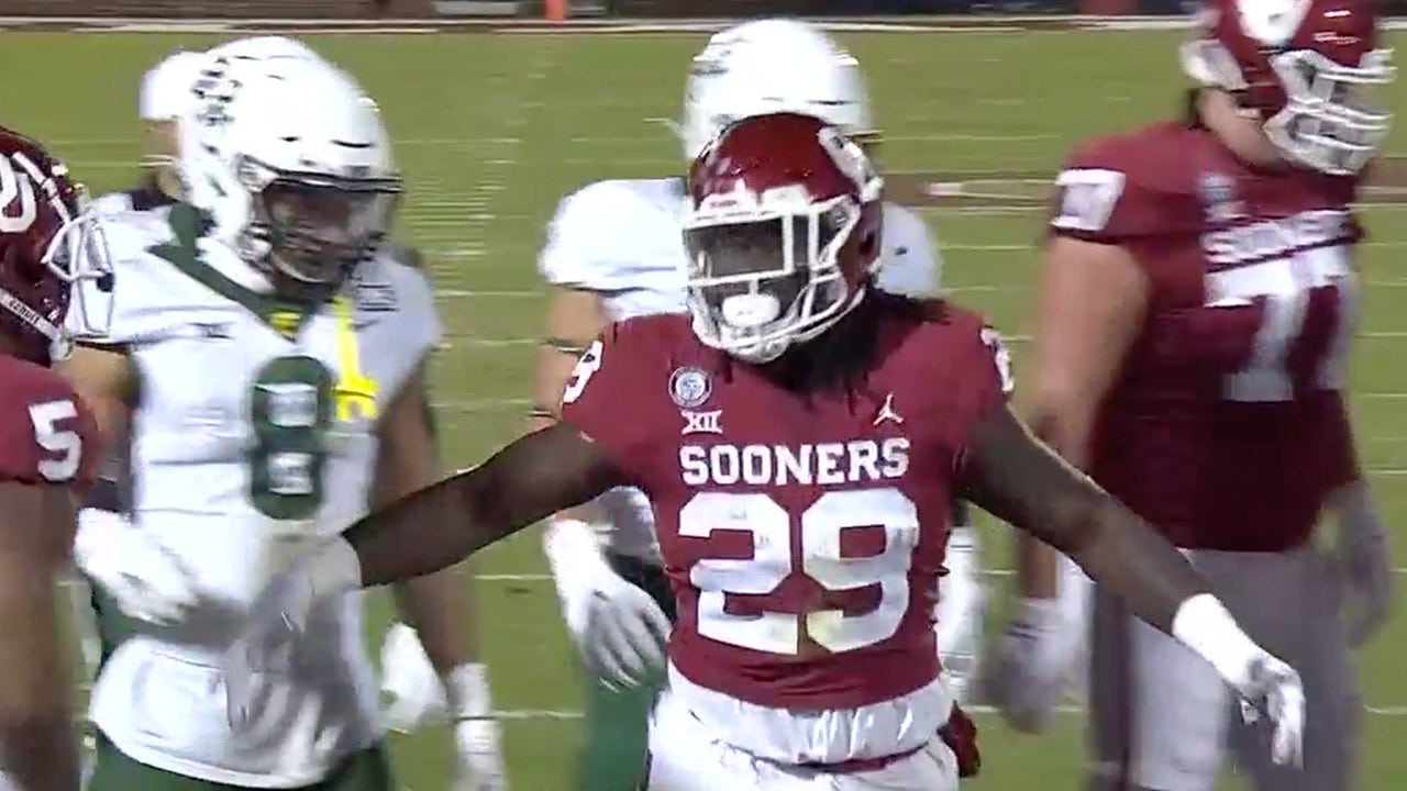 Rhamondre Stevenson leaps into the endzone to put Oklahoma up 10-0 on Baylor