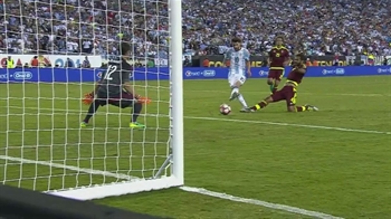 Messi goes through the keeper's legs to make it 3-0 ' 2016 Copa America Highlights