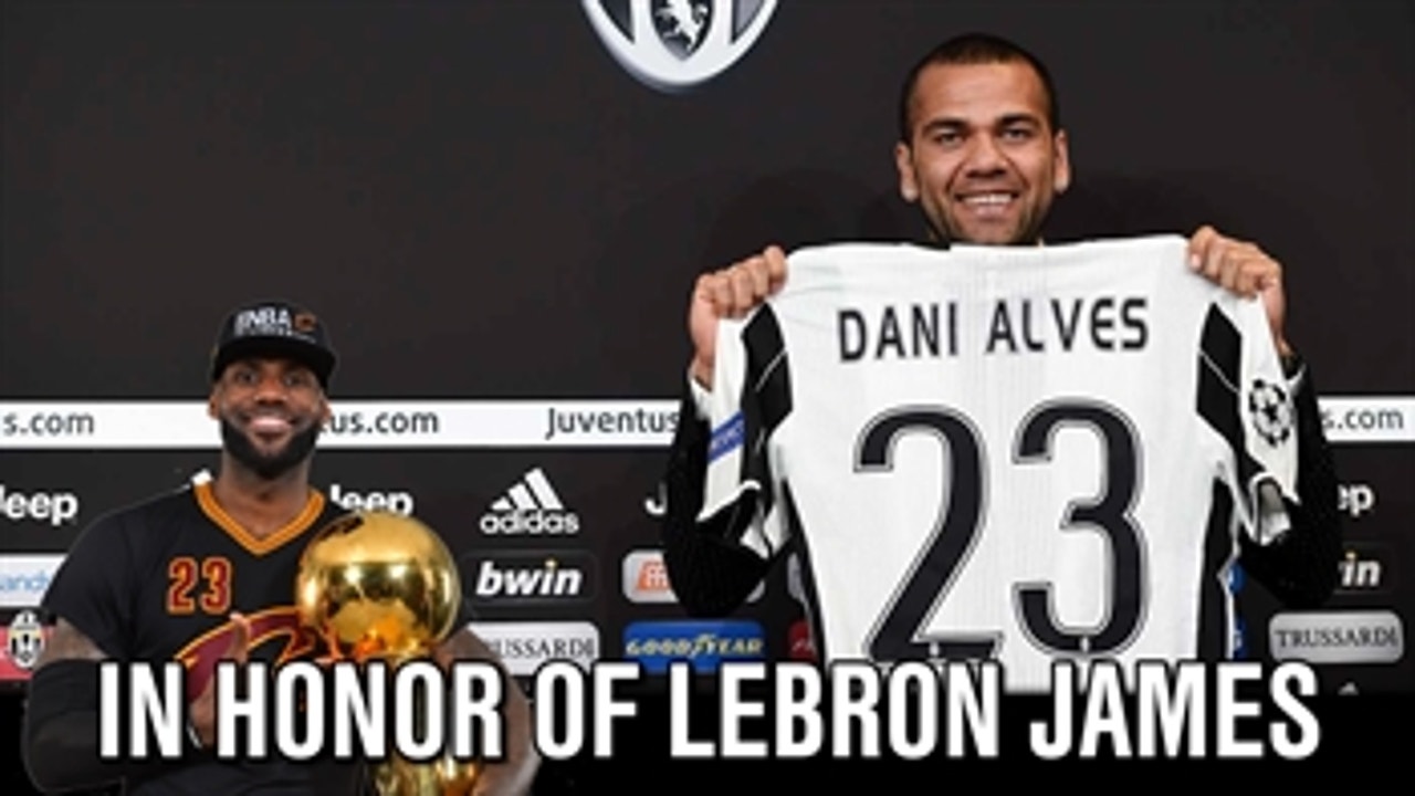 Dani Alves will wear 23 on his jersey at Juventus