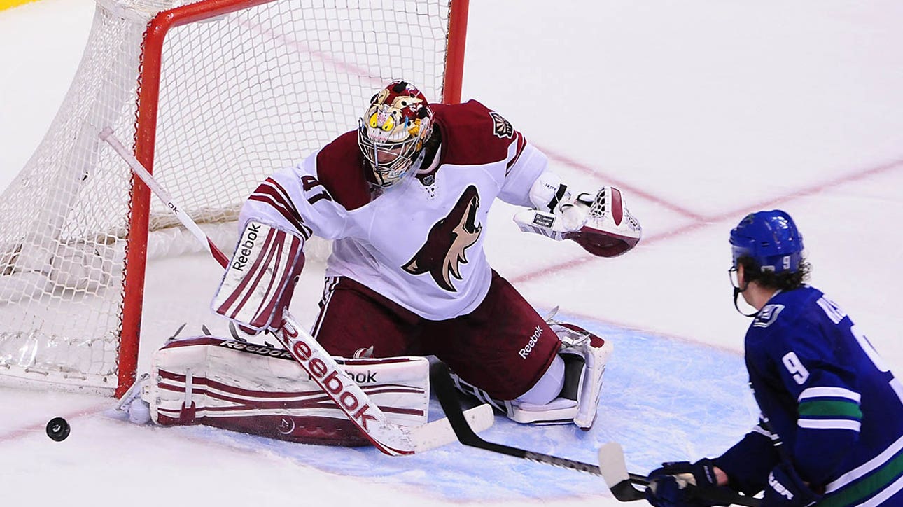 Smith, Coyotes pick up crucial win