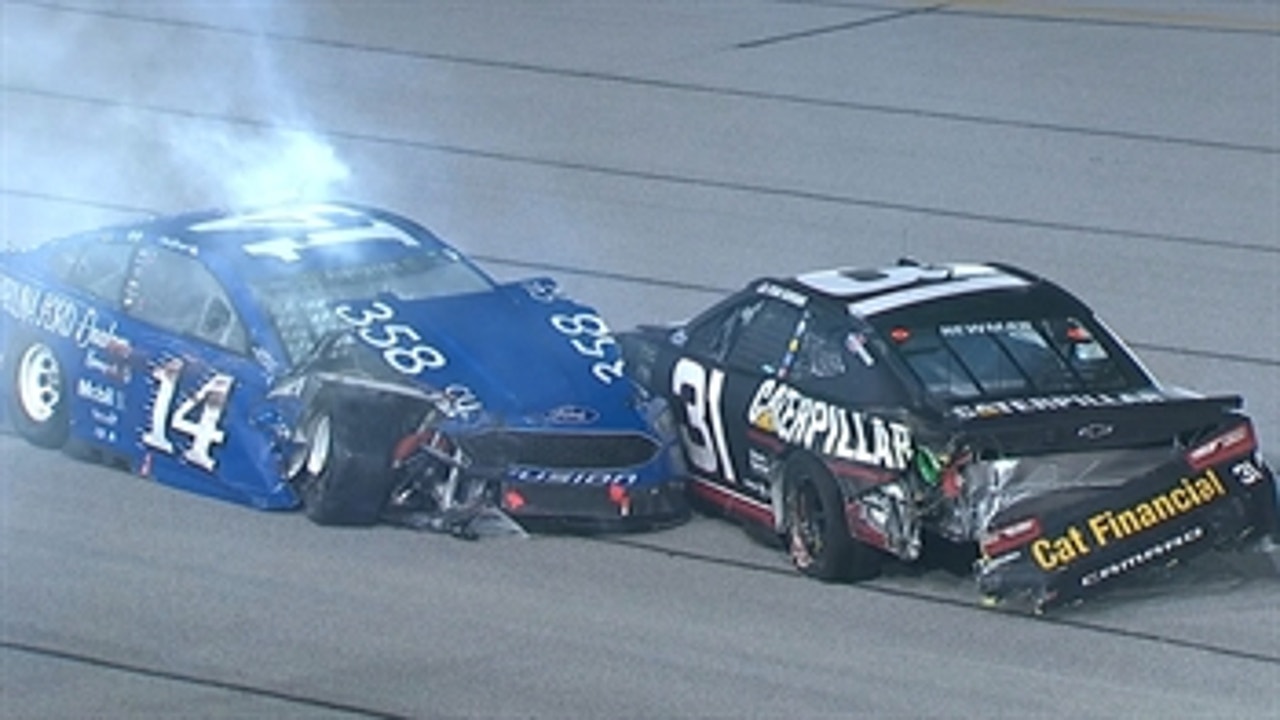 Clint Bowyer & Ryan Newman involved in heavy wreck coming to pit road | 2018 DARLINGTON