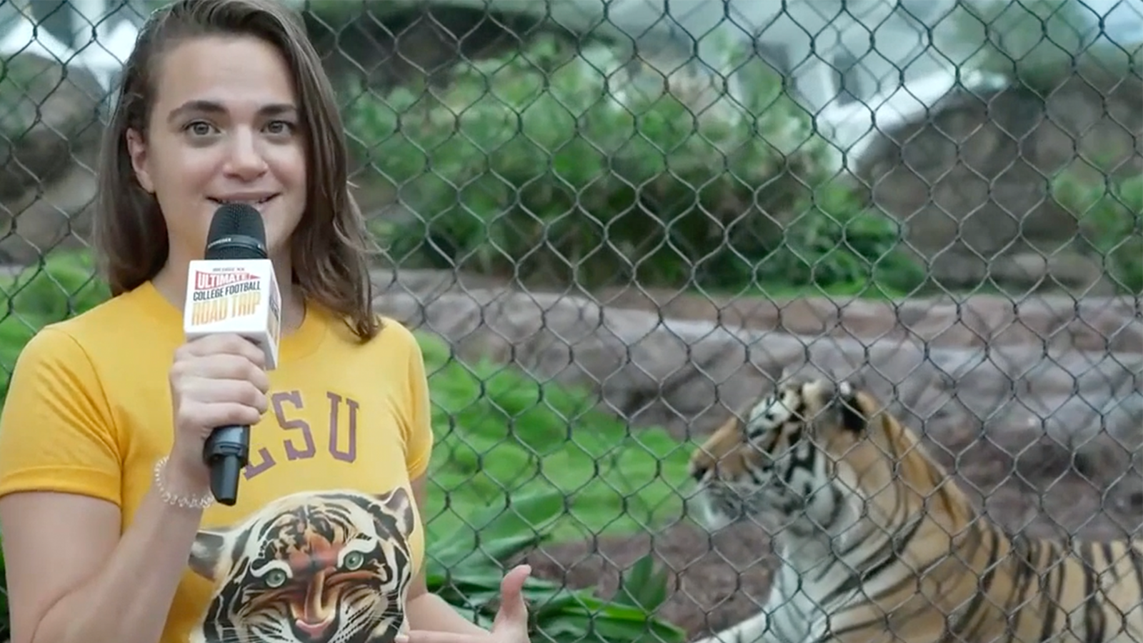 Charlotte Wilder meets LSU's Mike the Tiger — Ultimate College Football Road Trip