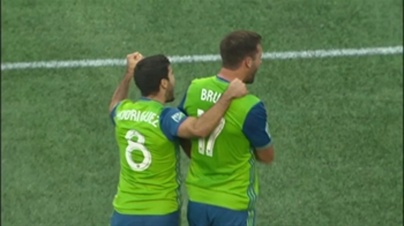 Will Bruin extends Seattle's lead to 2-0 ' 2017-18 MLS Highlights