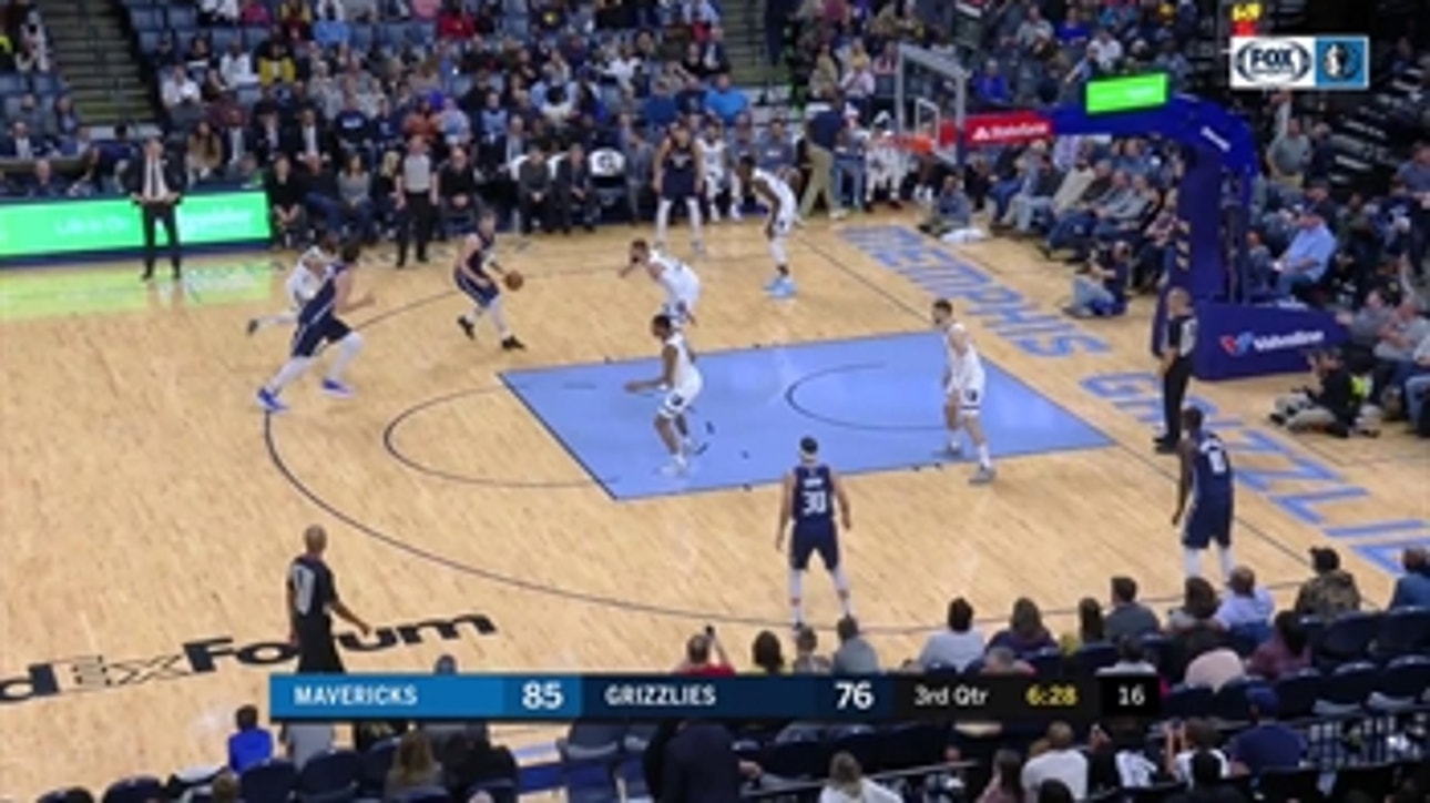 HIGHLIGHTS: Maxi Kleber Channels His Inner Dirk, HIts the 3