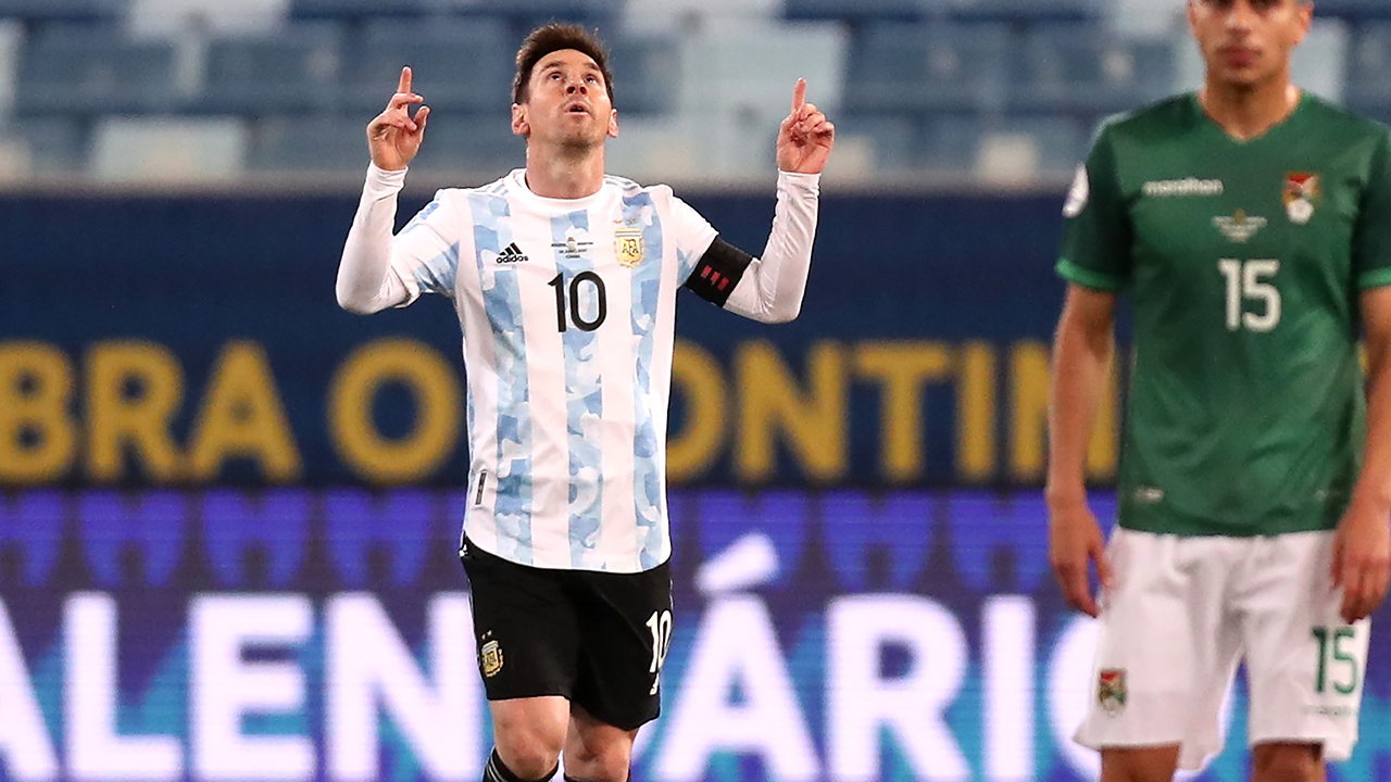 Messi's penalty kick extends Argentina's lead over Bolivia, 2-0